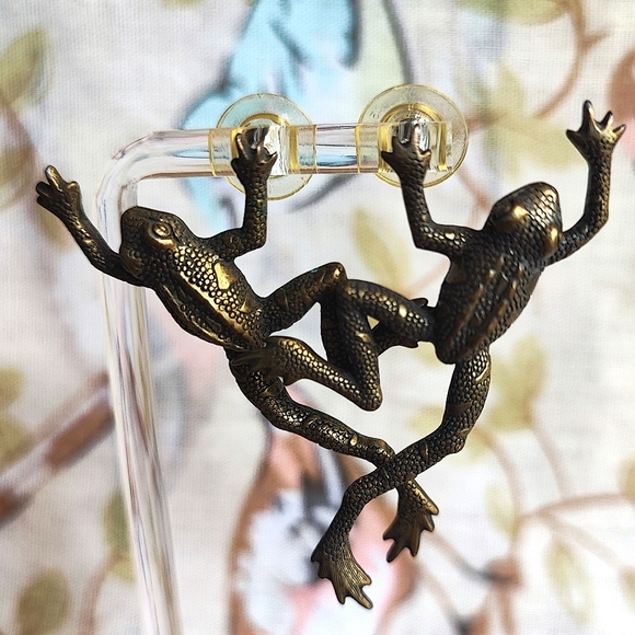 JJ J.J. Jonette Oversized Brass Tone Pierced Statement Earrings Tree Frog Oddity - Picture 7 of 11